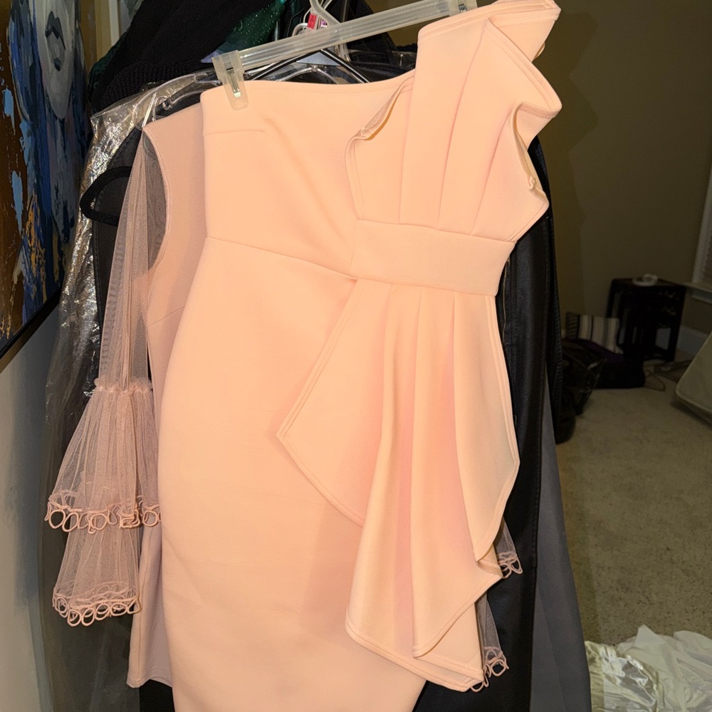 PrettyLittleThing Blush Peach One-Shoulder Structured Dress